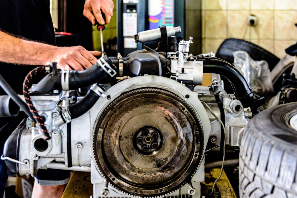 Distributor Timing Off Symptoms and Adjustment